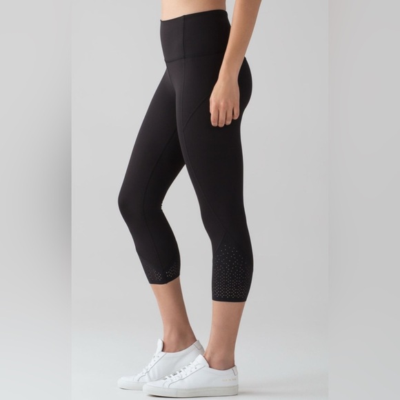 lululemon athletica Pants - Lululemon Anew Crop (21") Leggings in Black - Size 6